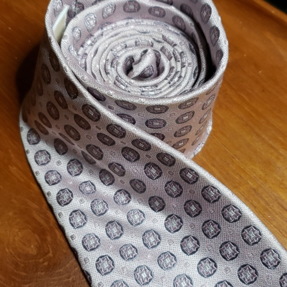 2/$15 SALE Michael Kors Pink Silk Tie - Picture 2 of 8